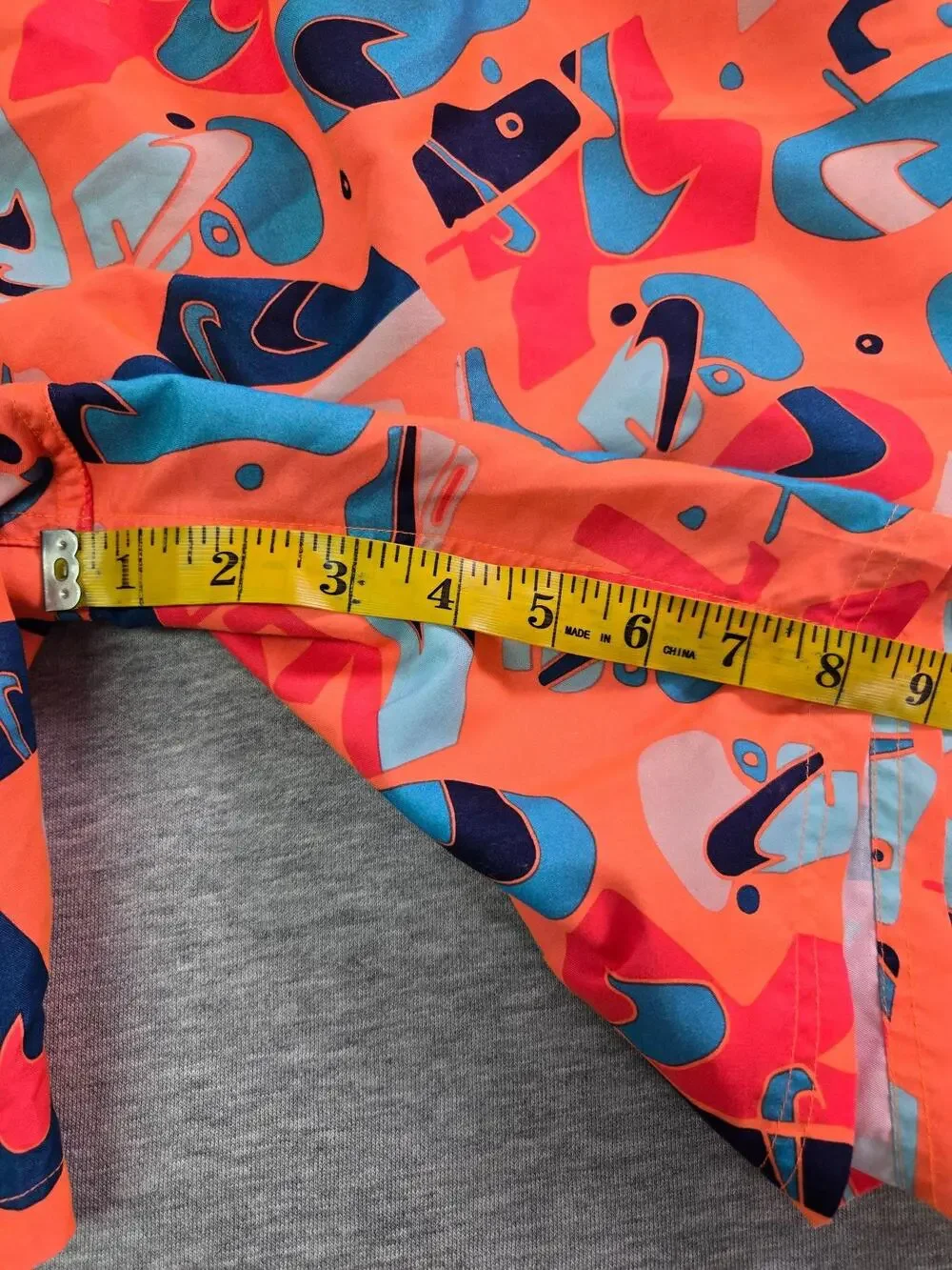 Nike Shorts Mens XL Multicolor Geometric Swim Trunks Lined Drawstring Pockets